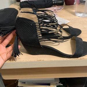 Beautiful fringe back wedges